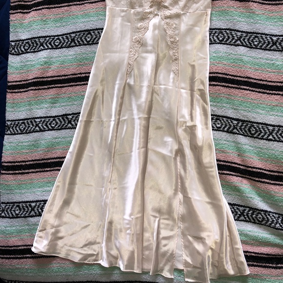 Vintage LONG Ivory Nightgown - Picture 14 of 15